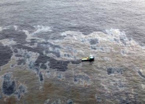 Marinha abre inquérito para investigar vazamento na Baía da Ilha Grande