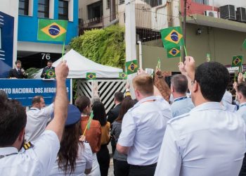 Aeronautas: tripulantes aprovam a terceira proposta para renovação da CCT; greve é encerrada