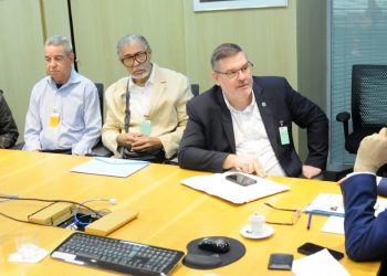 Sindicatos marítimos apoiam expansão da frota brasileira em reunião com Sérgio Bacci e cobram pagamento justo na PLR