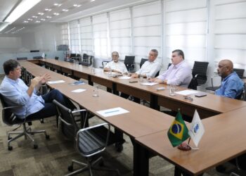 Presidente da Petros se reúne com dirigentes marítimos 