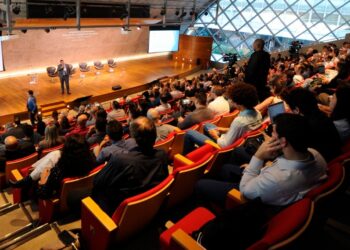 Conttmaf participa de seminário internacional sobre transição energética no mar