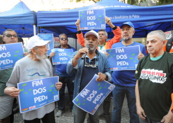 Pelo fim dos PEDs, sindicalistas montam acampamento em frente ao Edisen