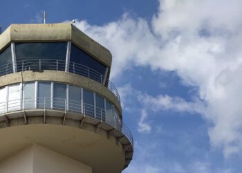 Controladores de voo se mobilizam por melhores condições e salários